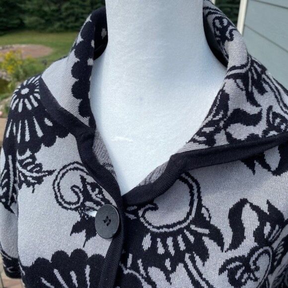 Willi Smith Kimono style cardigan size medium button down sweater floral grey. - Picture 4 of 11